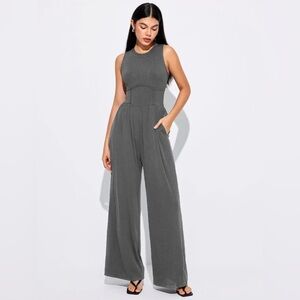 NWT CIDER SOLID SLEEVELESS WIDE LEG JUMPSUIT SIZE MEDIUM IN GREY
